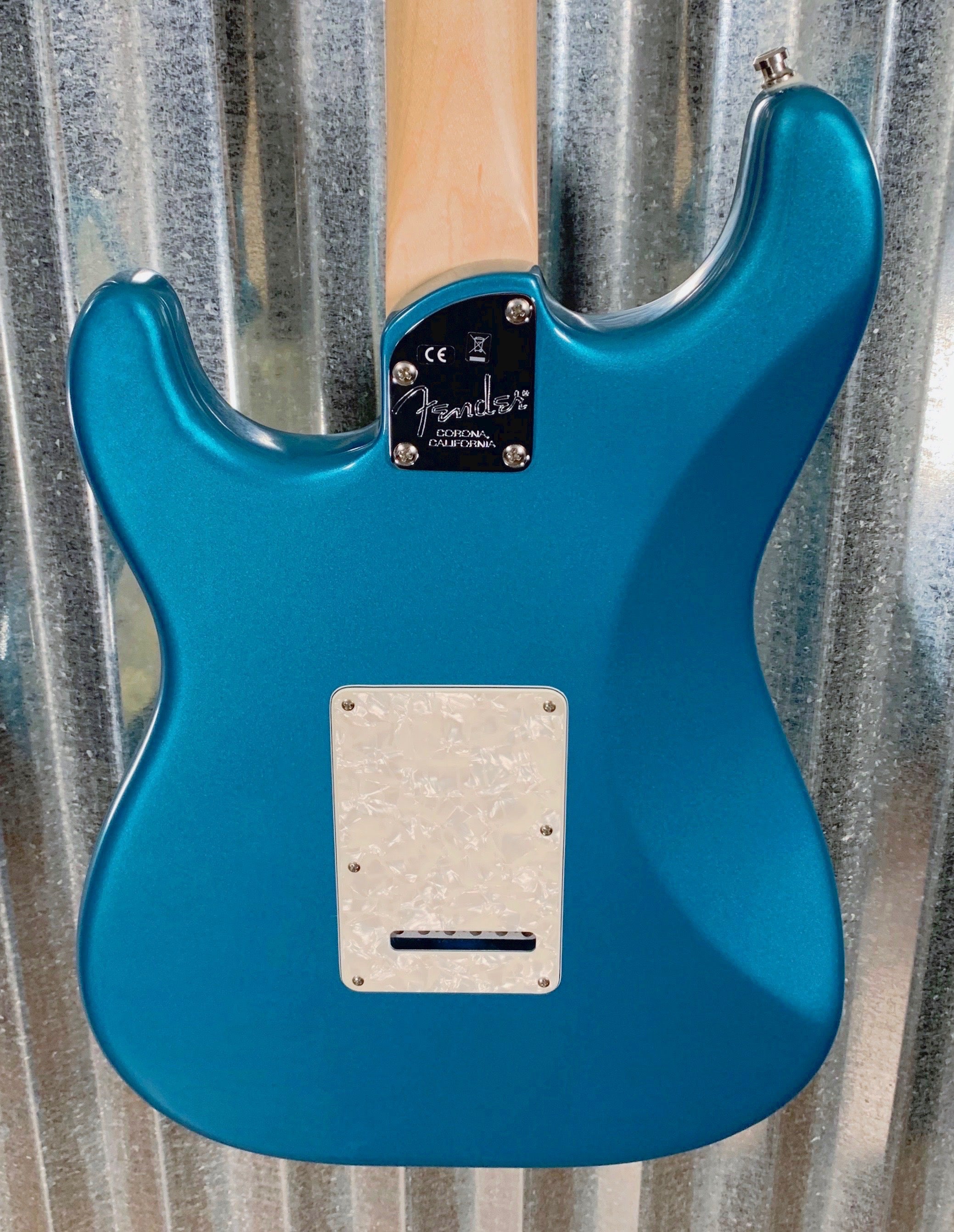 Fender American Elite USA Stratocaster Guitar Ice Blue Metallic & Case –  Specialty Traders