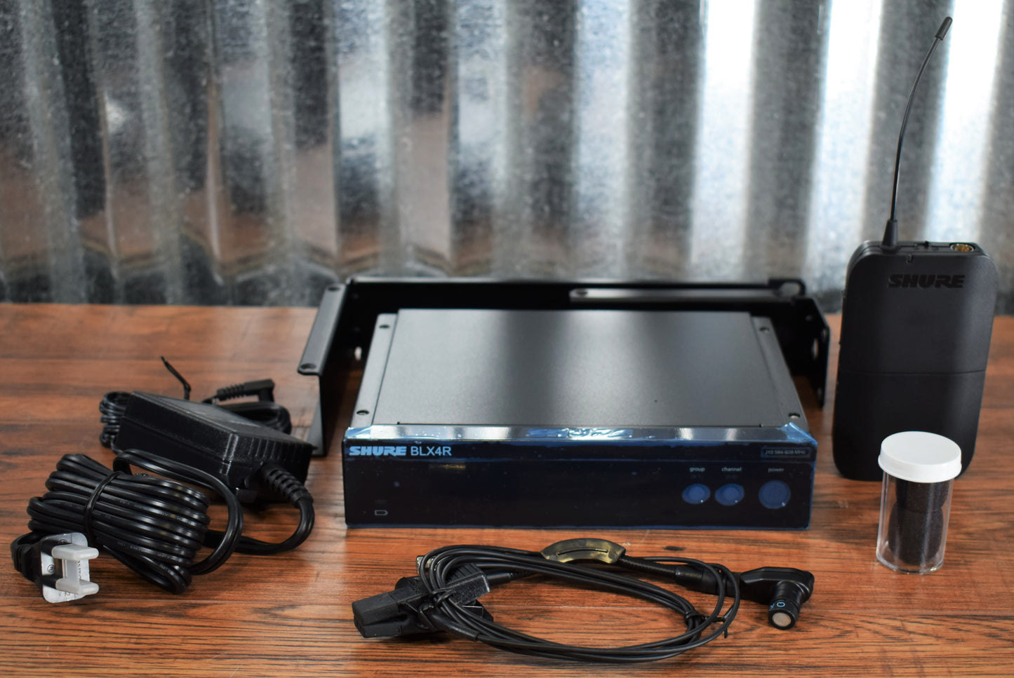 Shure BLX14R-B98-J10 Wireless Rack-mount Instrument System with Beta Demo