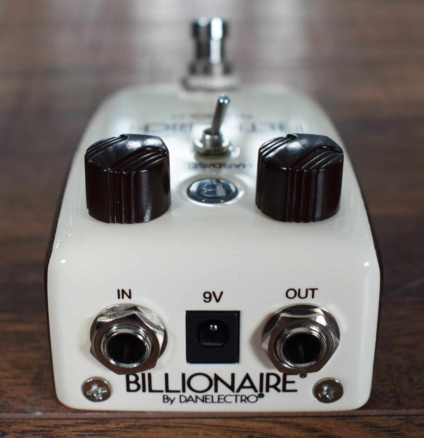 Danelectro Billionaire BT-1 Filthy Rich Tremolo Guitar Effect Pedal Demo #1