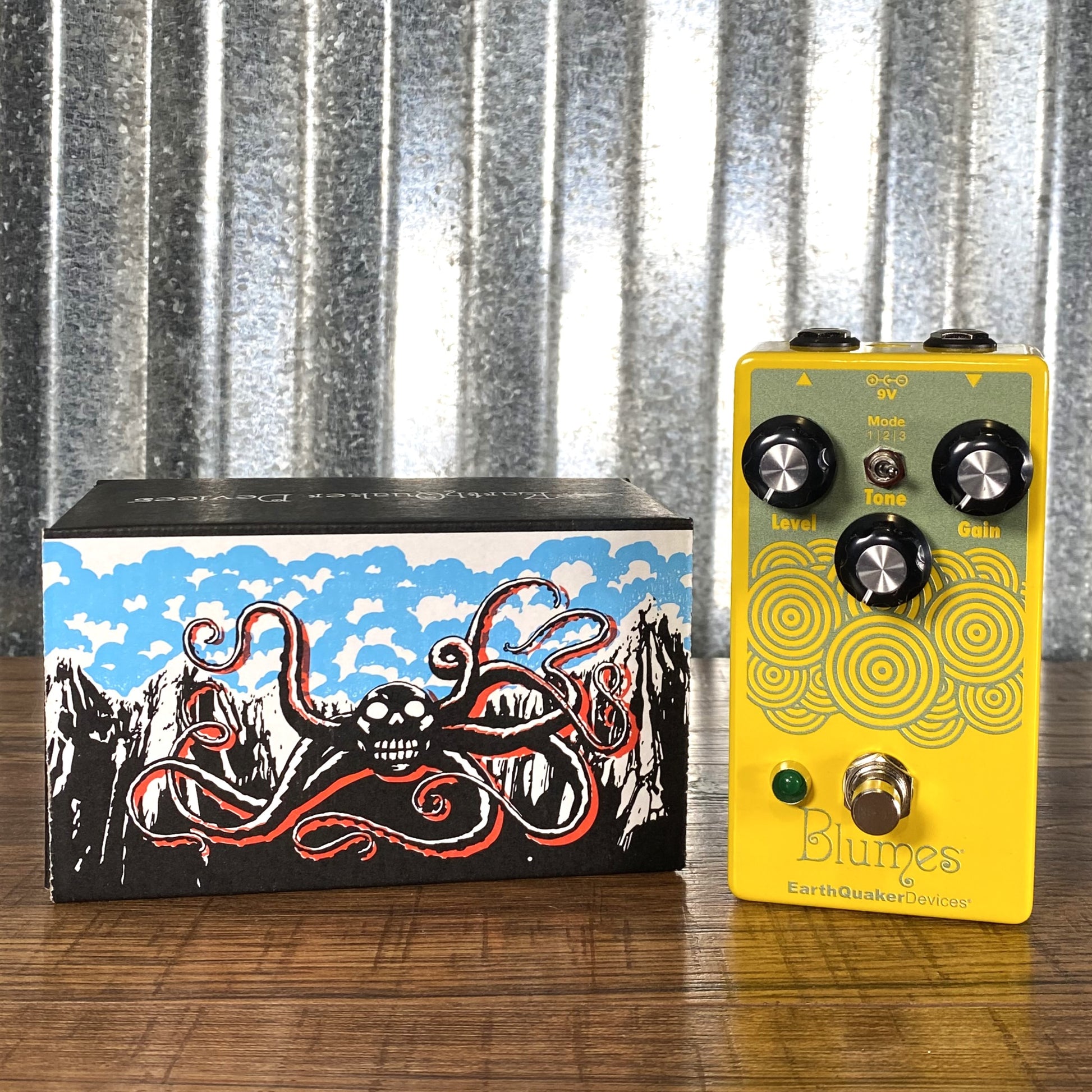 earthquaker devices bass pedals EarthQuaker Devices Blumes Low Signal Shredder Bass Overdrive Pedal
