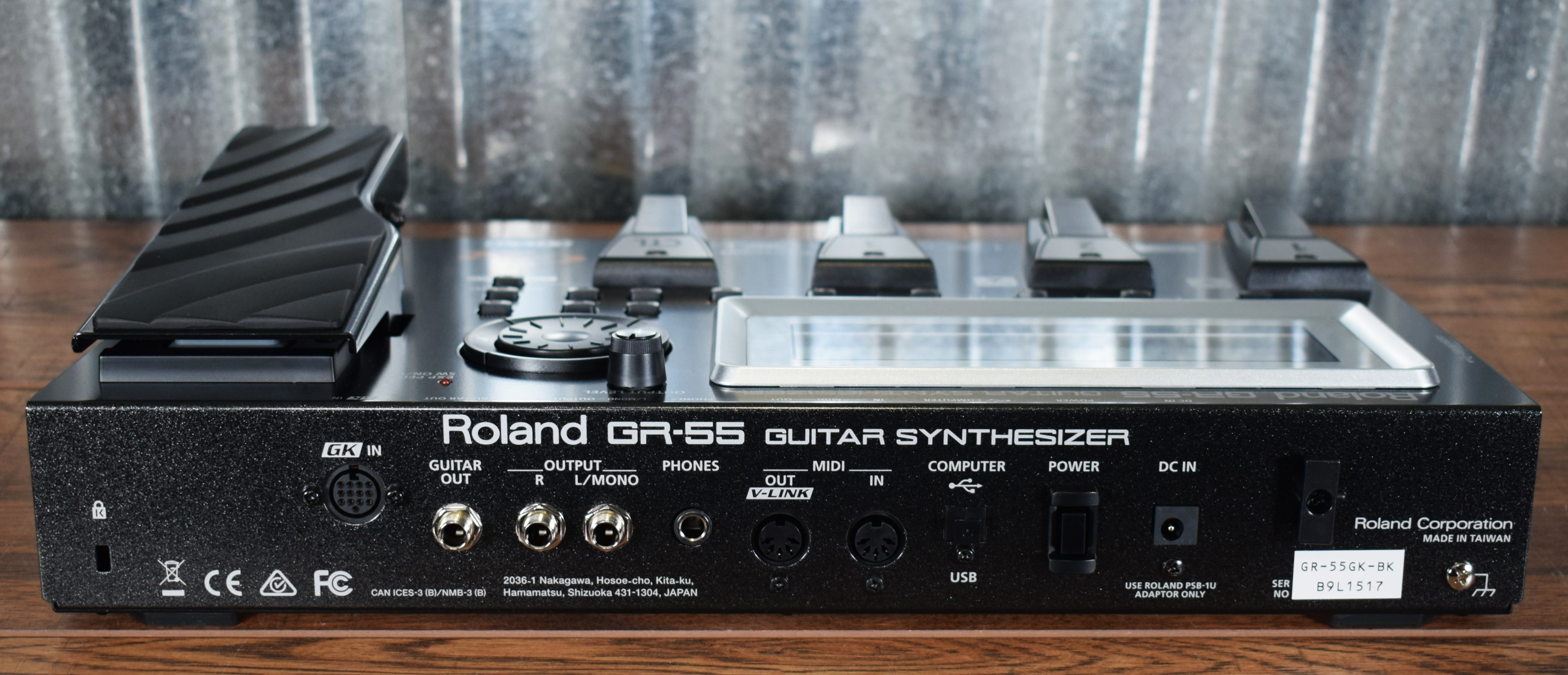 Roland GR-55GK Guitar Synthesizer Effect Pedal & GK-3 Pickup