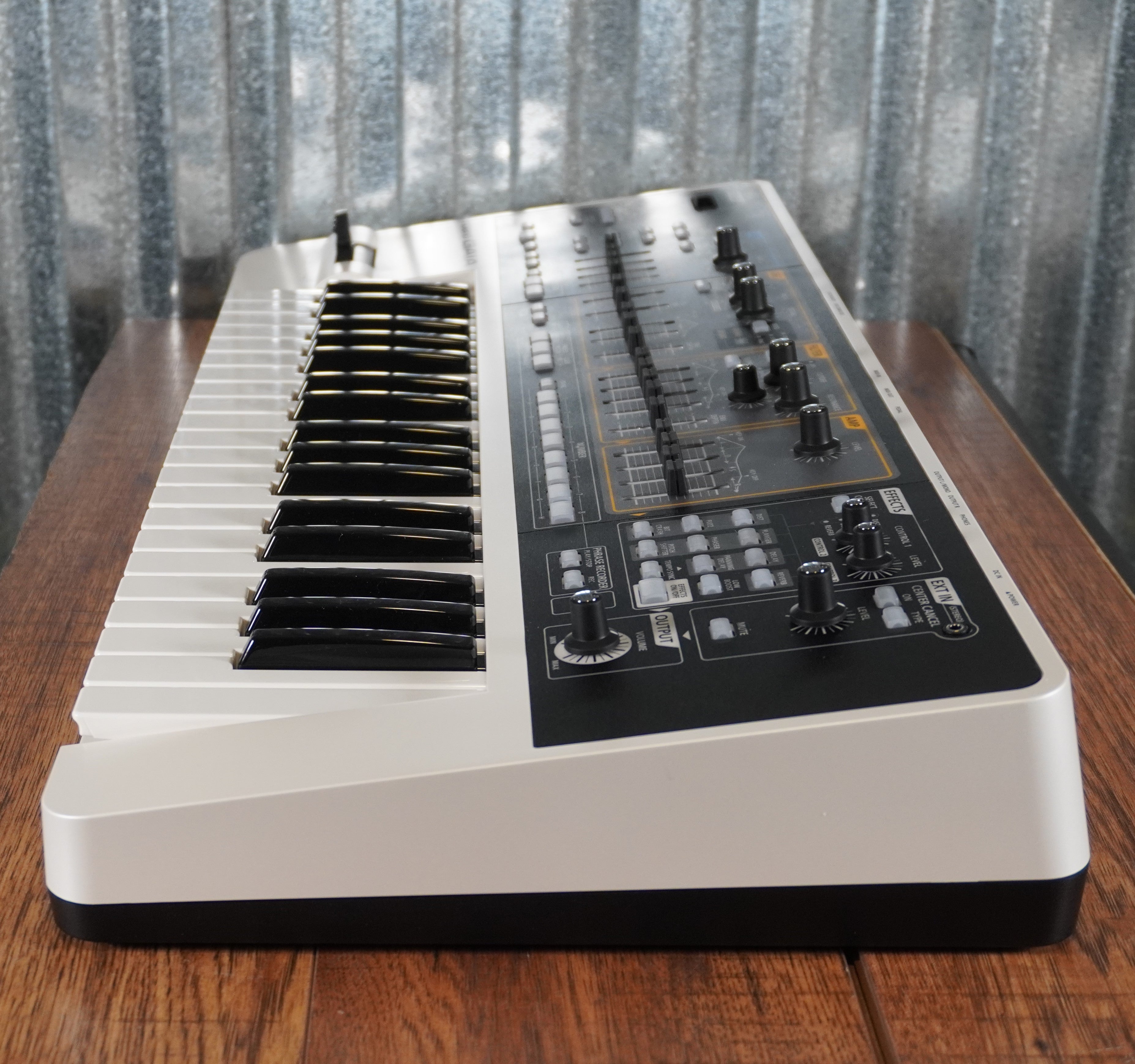 Roland GAIA SH-01 37 Key Synthesizer Keyboard – Specialty