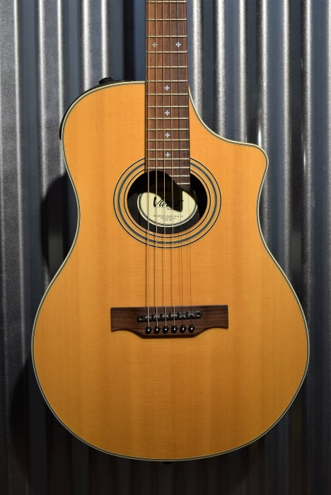Line 6 Variax Acoustic 700 Acoustic Electric Modeling Guitar with Accessories & Bag Used