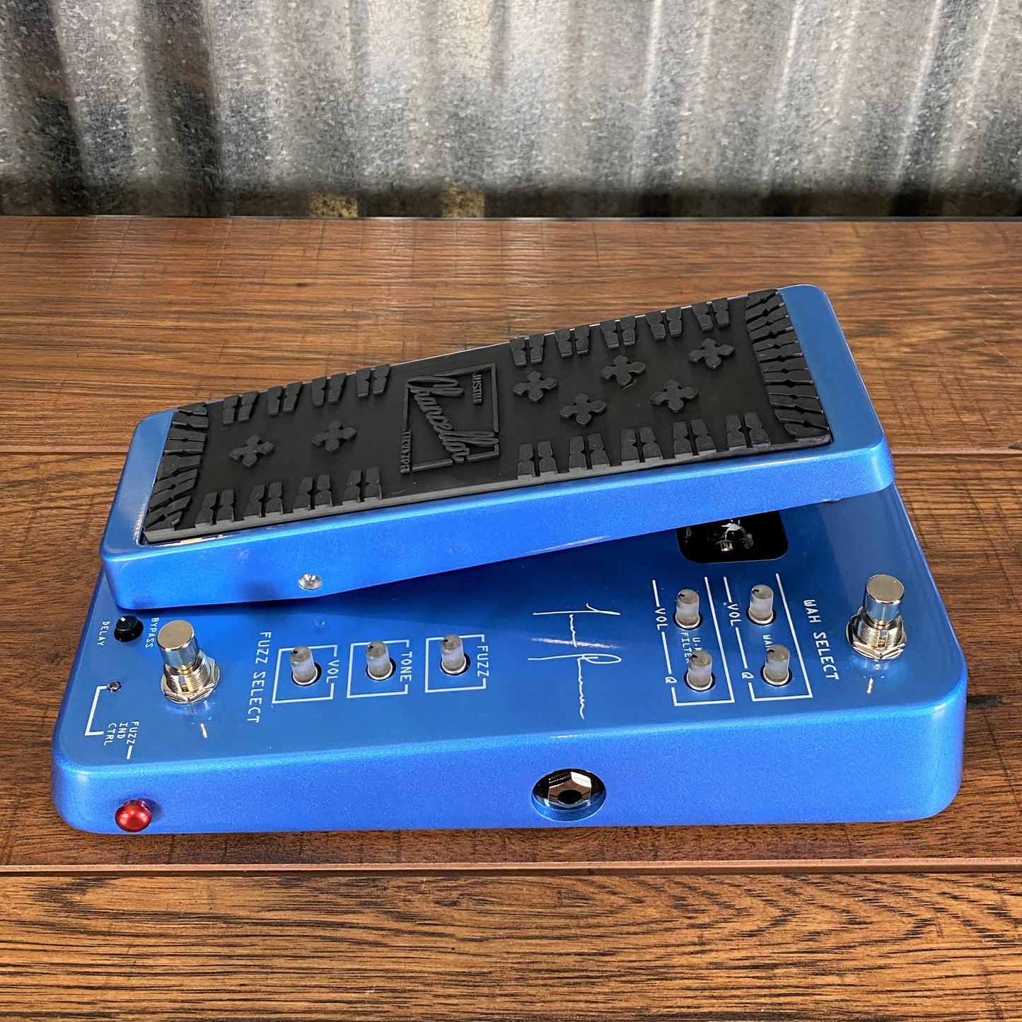 justin chancellor delay pedal Dunlop JCT95 Justin Chancellor Cry Baby Wah Bass Effect Pedal – Specialty Traders