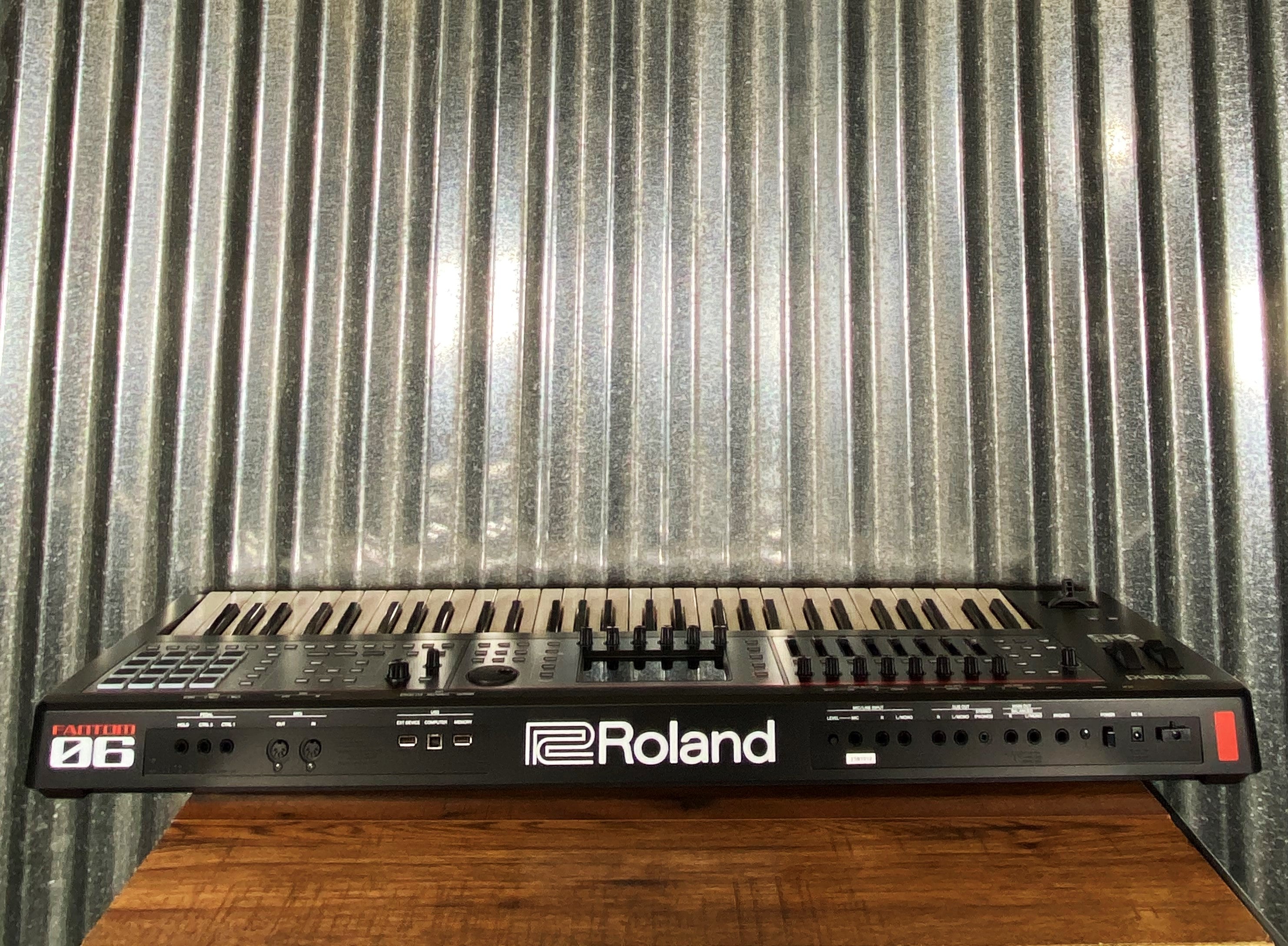 Roland Fantom-06 61 Key Music Workstation Keyboard Synthesizer