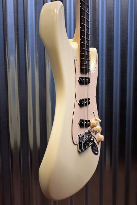 G&L Guitars USA S-500 Vintage White Electric Guitar & Hardshell Case S –  Specialty Traders