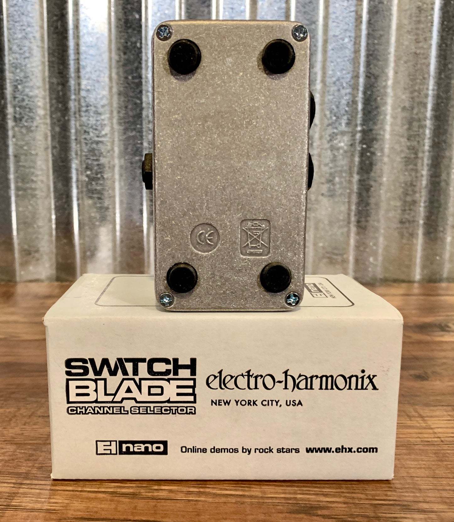 Electro-Harmonix Switchblade ABY Switcher Guitar Effect Pedal