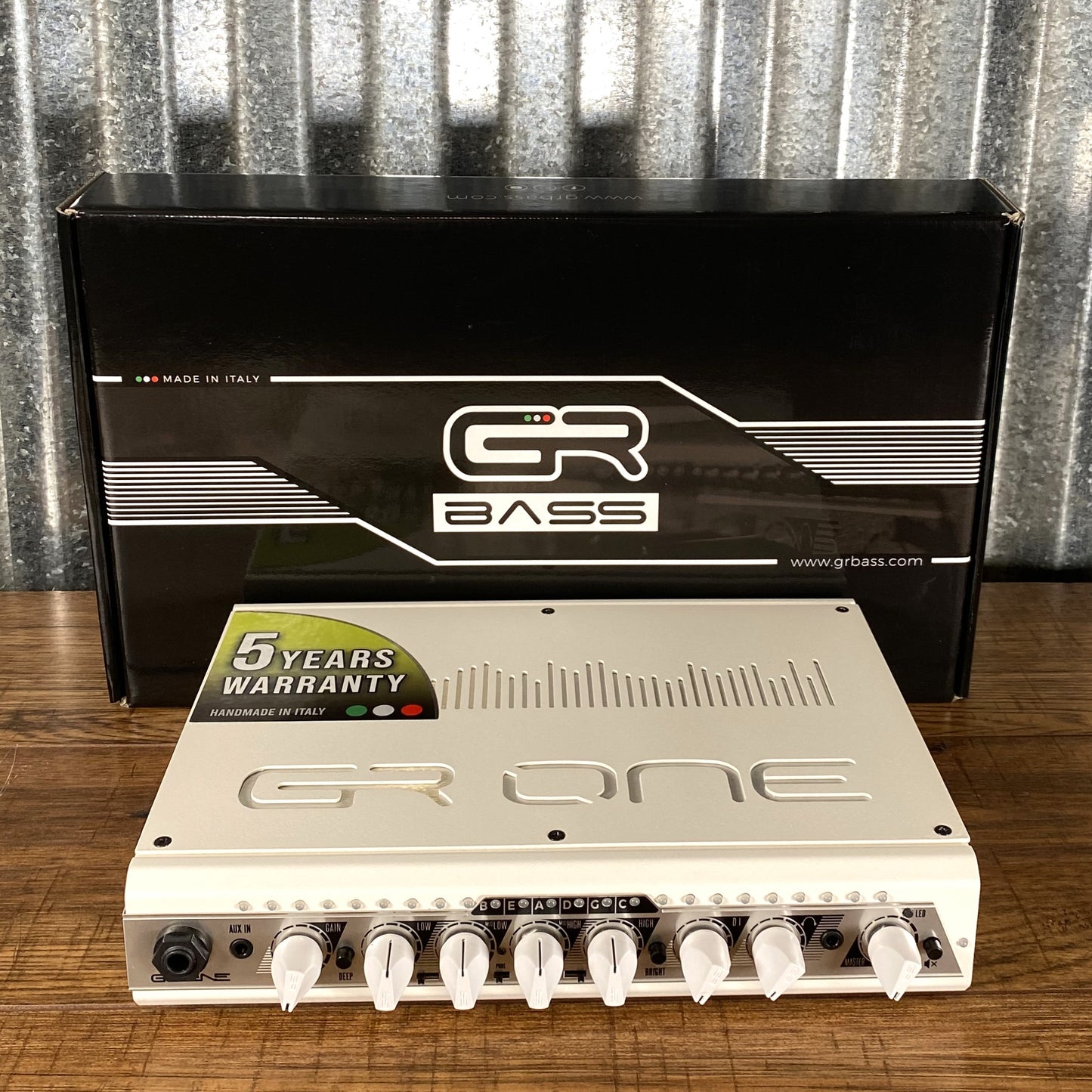 GR Bass ONE 800 Watt Compact Bass Amplifier Head White