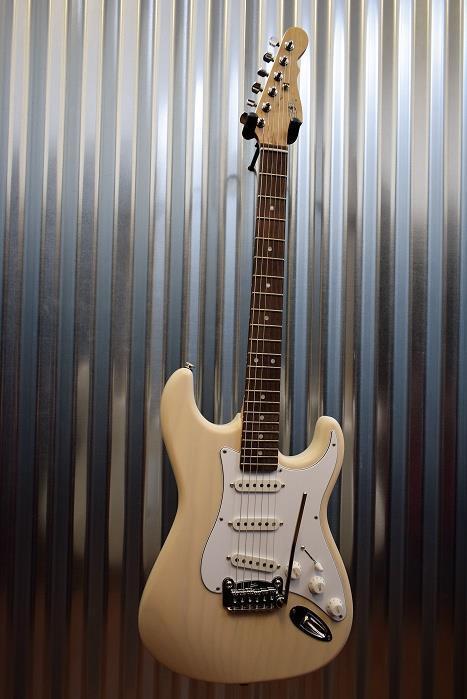 G&L Guitars USA Legacy Blonde Frost Electric Guitar & Case G&L Guitars USA Legacy Blonde Frost Electric Guitar & Case