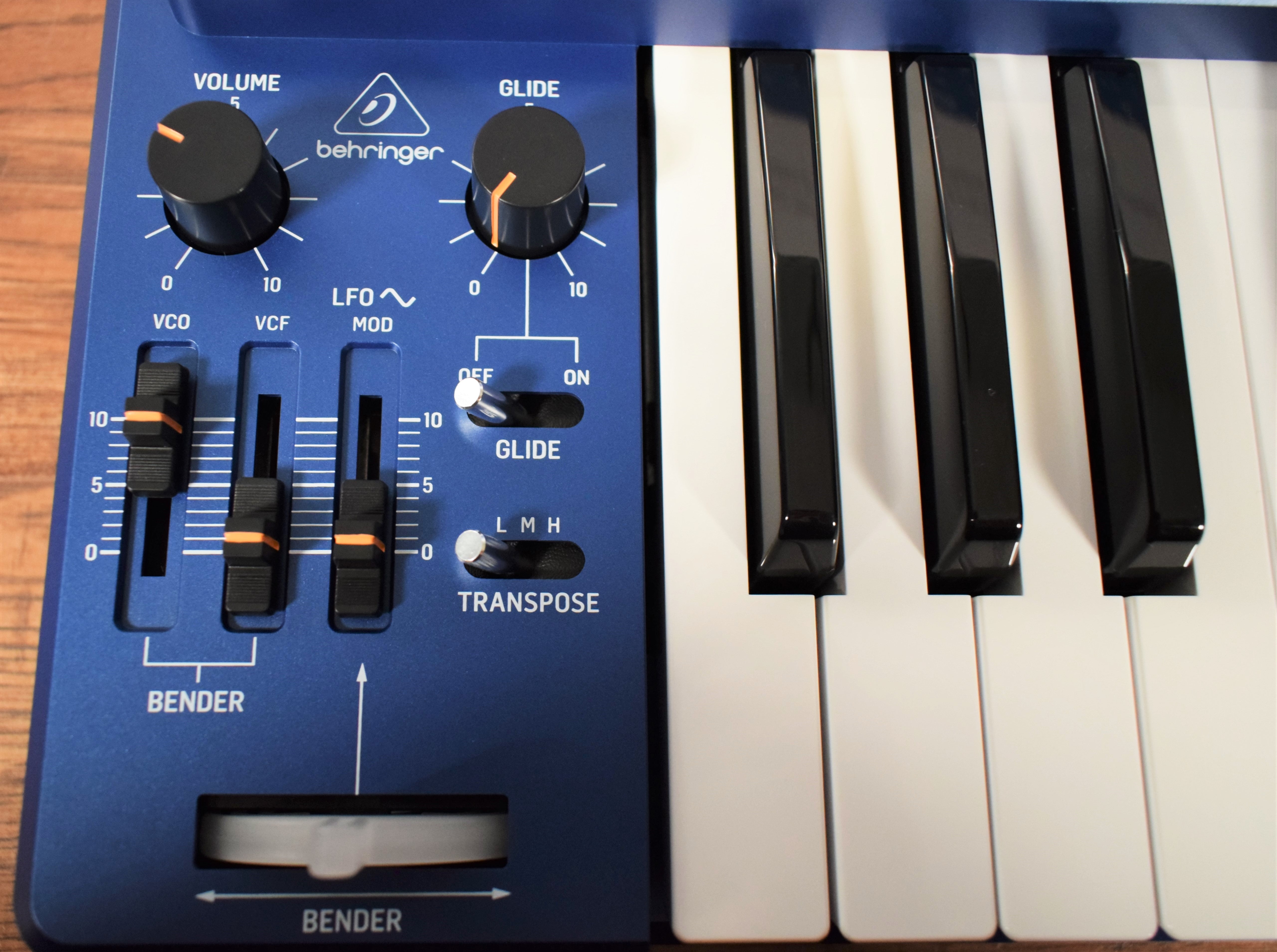 Behringer MS-1-BU 32 Key Analog Synthesizer Blue Demo