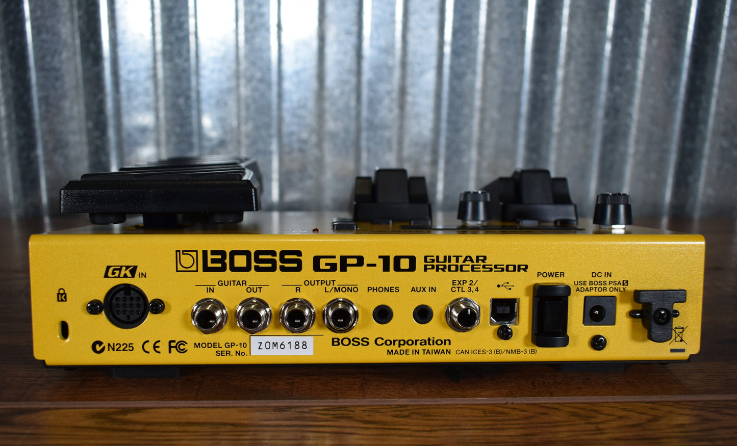 Boss GP-10 Guitar Multi Effect Processor Pedal & GK-3 Pickup