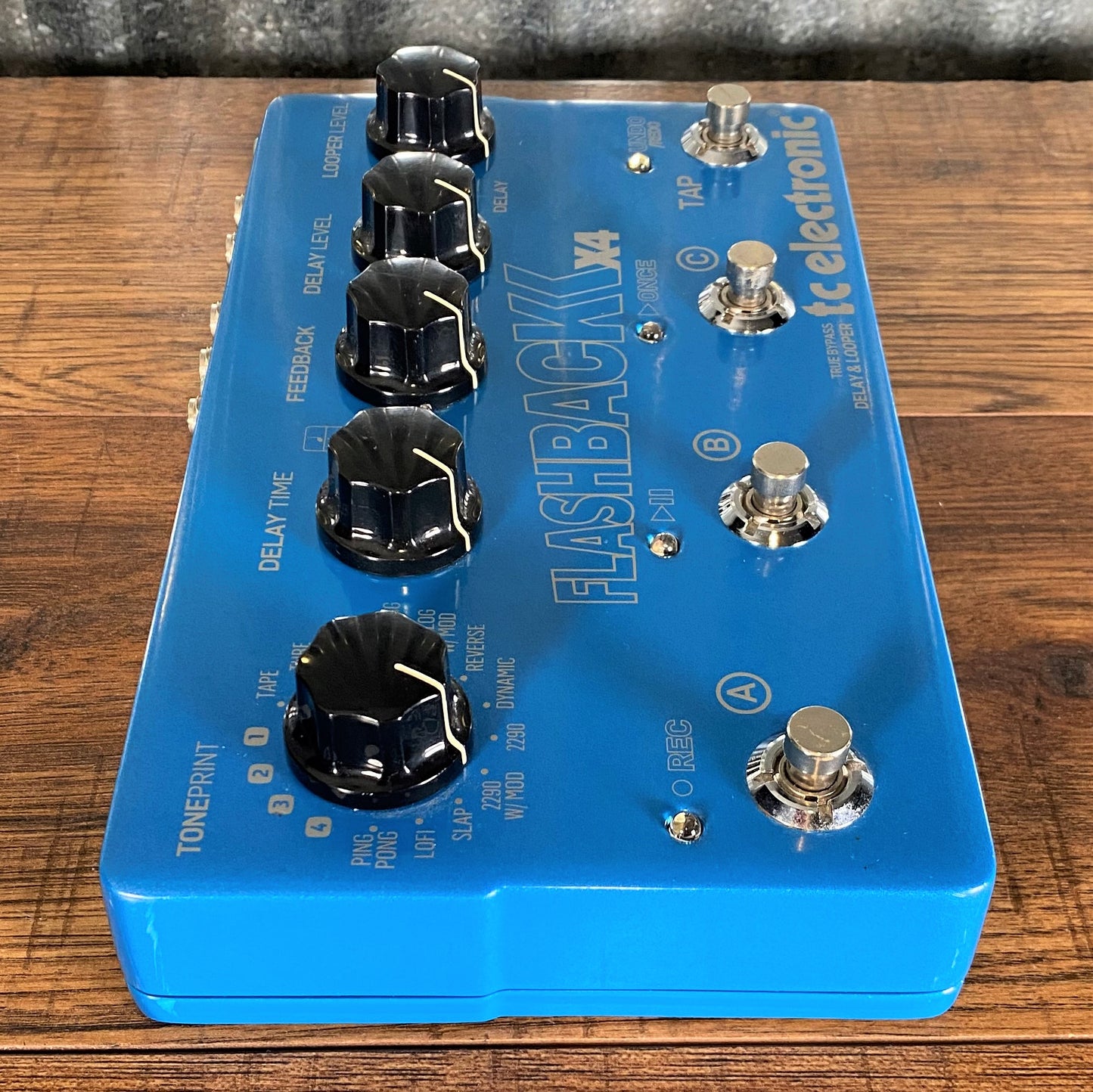 TC Electronic Flashback X4 Delay Looper Guitar Bass Effect Pedal Used